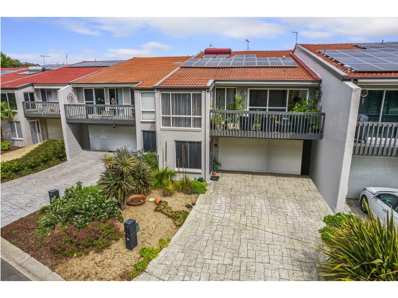 27 Mortimer Lewis Drive, Greenway ACT 2900