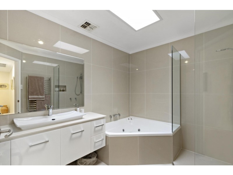 27 Mortimer Lewis Drive, Greenway ACT 2900