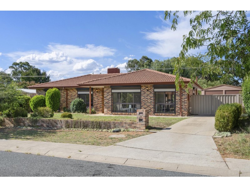 14 Balsillie Crescent, Monash ACT 2904