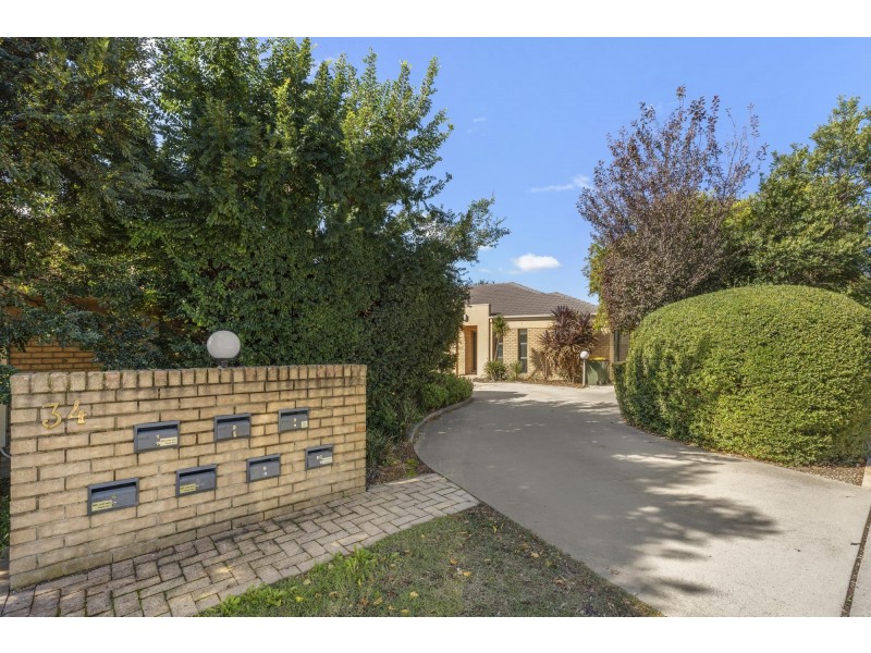 4/34 Luffman Crescent, Gilmore ACT 2905