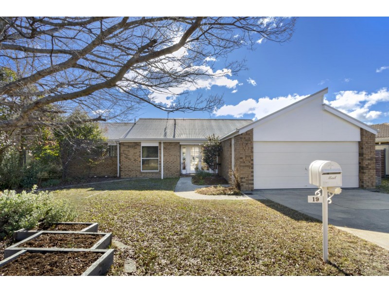 19 Hingston Close, Bonython ACT 2905