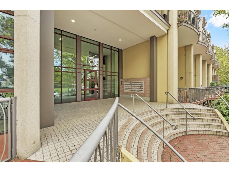 51/18 Captain Cook Crescent, Griffith ACT 2603