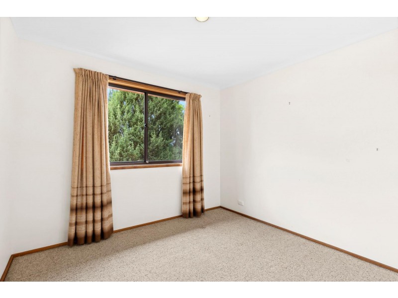 16 Kingsbury Street, Gowrie ACT 2904