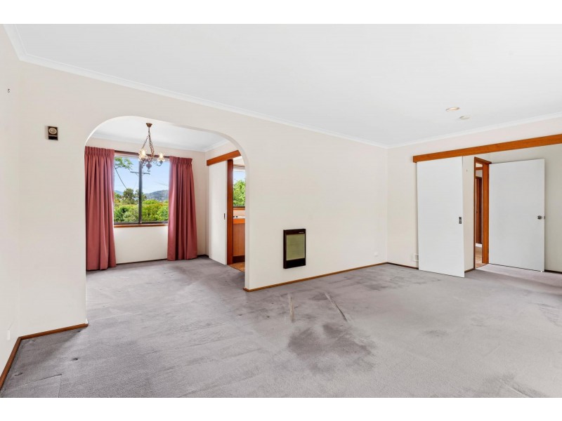 16 Kingsbury Street, Gowrie ACT 2904