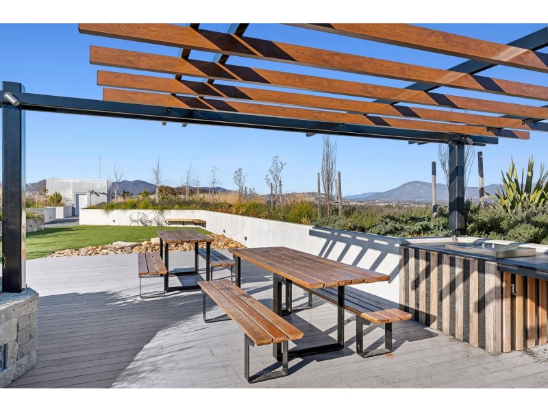 521/335 Anketell Street, Greenway ACT 2900