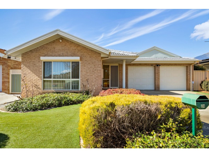 24 Betty Maloney Crescent, Banks ACT 2906