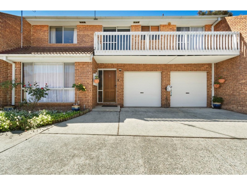 1/32 Clamp Place, Greenway ACT 2900