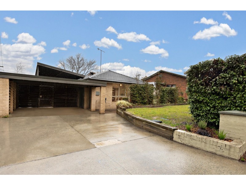 6 Peeler Place, Gowrie ACT 2904