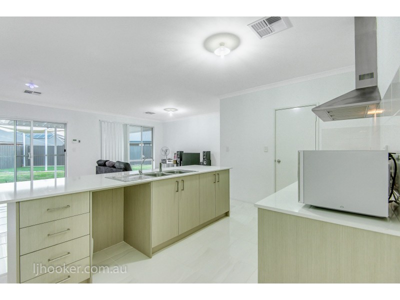 12 Furlong Road, The Vines WA 6069