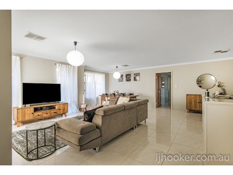 19 Gippsland Way, Ellenbrook WA 6069