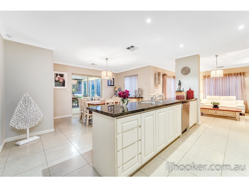 92 Sandown Circle, Henley Brook WA 6055