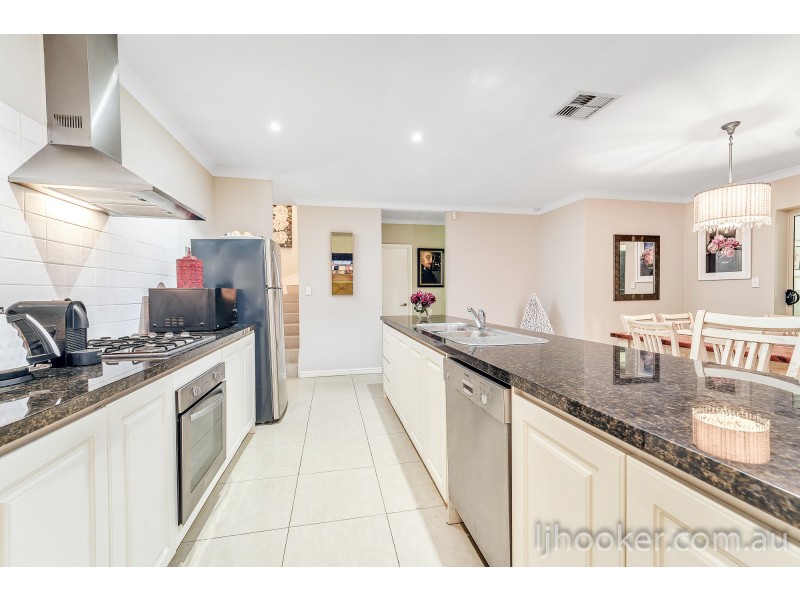 92 Sandown Circle, Henley Brook WA 6055