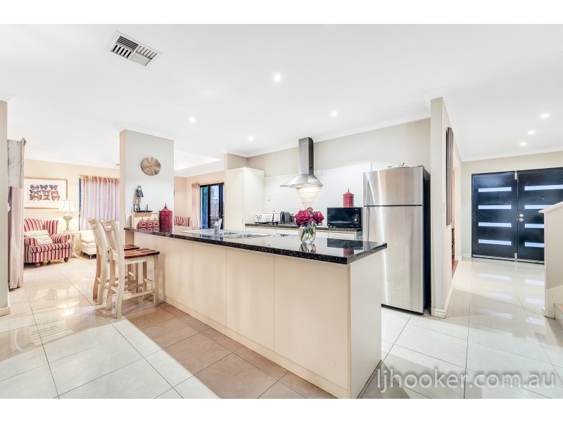 92 Sandown Circle, Henley Brook WA 6055