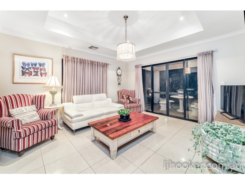 92 Sandown Circle, Henley Brook WA 6055