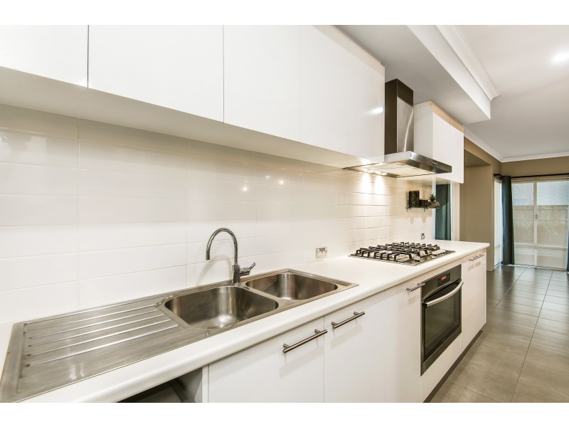 11 Croft Way, The Vines WA 6069