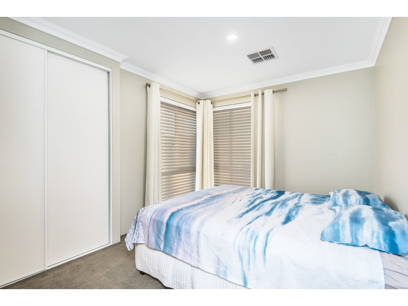 11 Croft Way, The Vines WA 6069