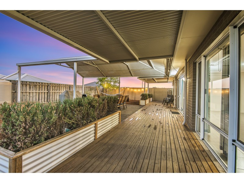11 Croft Way, The Vines WA 6069