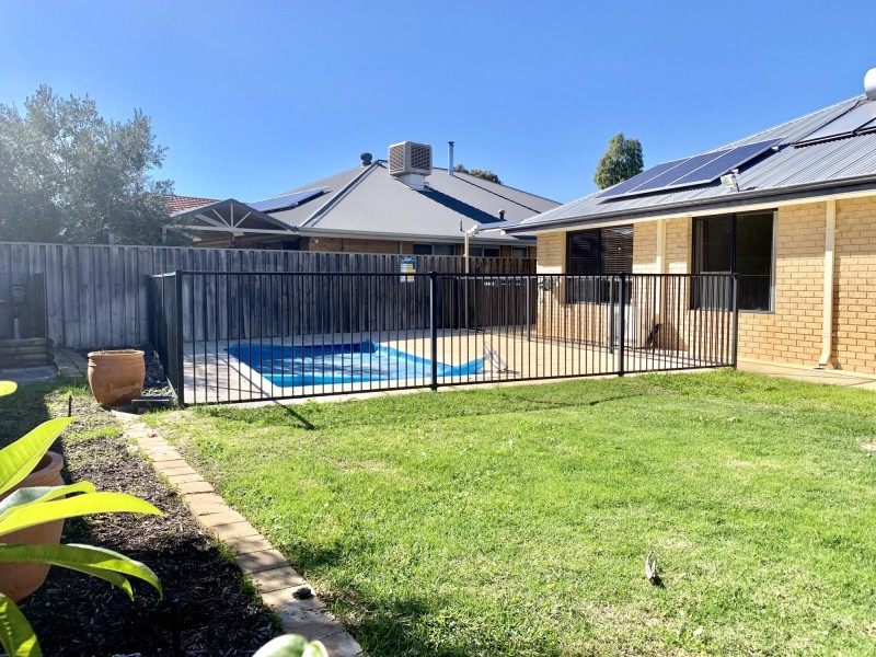 15 Farmaner Parkway, Ellenbrook WA 6069