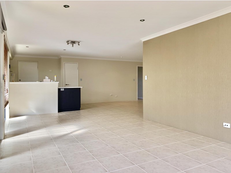 15 Farmaner Parkway, Ellenbrook WA 6069