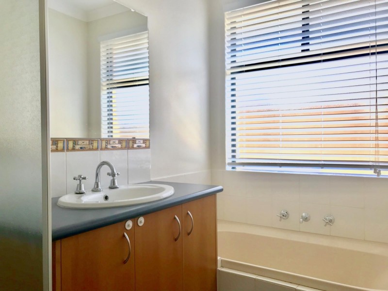 15 Farmaner Parkway, Ellenbrook WA 6069