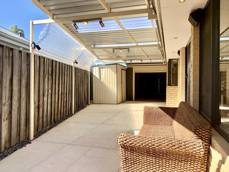 15 Farmaner Parkway, Ellenbrook WA 6069