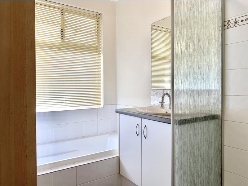 8 Leedon Drive, Ellenbrook WA 6069