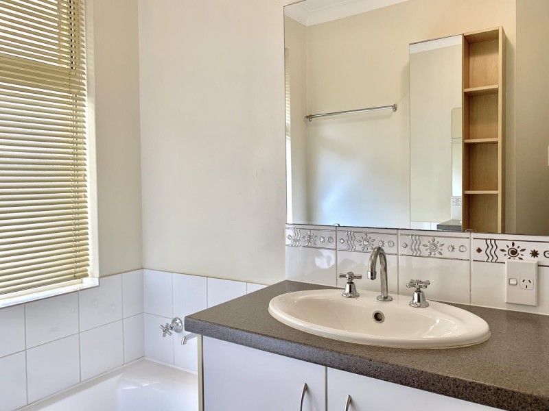 8 Leedon Drive, Ellenbrook WA 6069