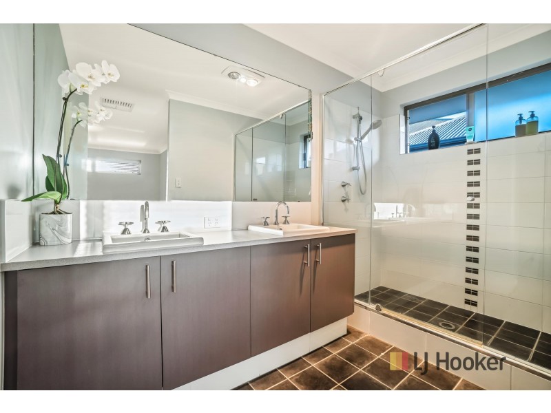 10 Kirkley Pass, Aveley WA 6069