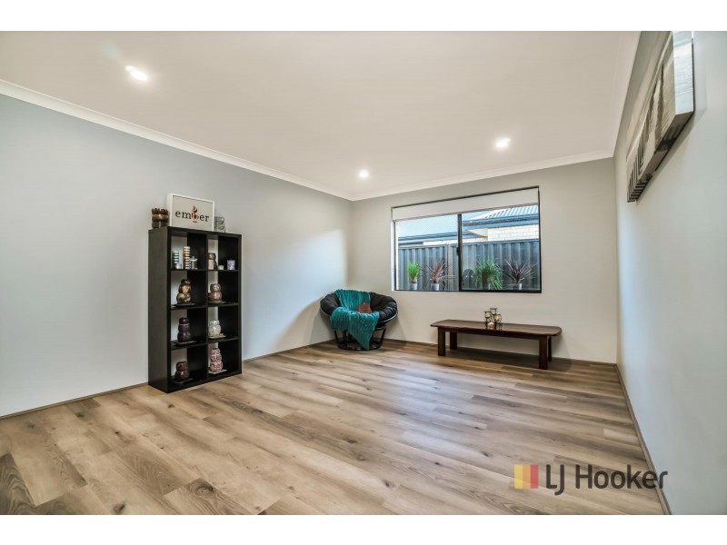 10 Kirkley Pass, Aveley WA 6069