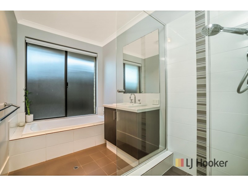 10 Kirkley Pass, Aveley WA 6069