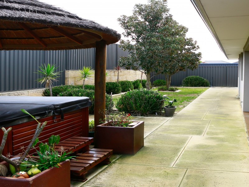 25 Kyneton Pkwy, Aveley WA 6069