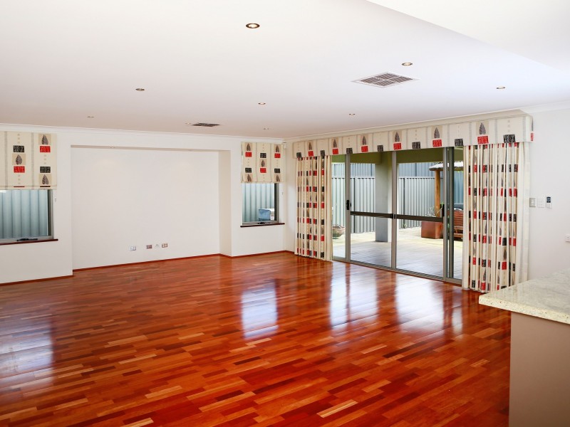 25 Kyneton Pkwy, Aveley WA 6069