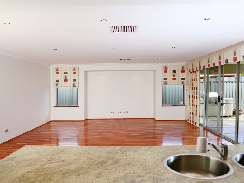 25 Kyneton Pkwy, Aveley WA 6069