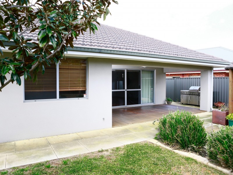 25 Kyneton Pkwy, Aveley WA 6069