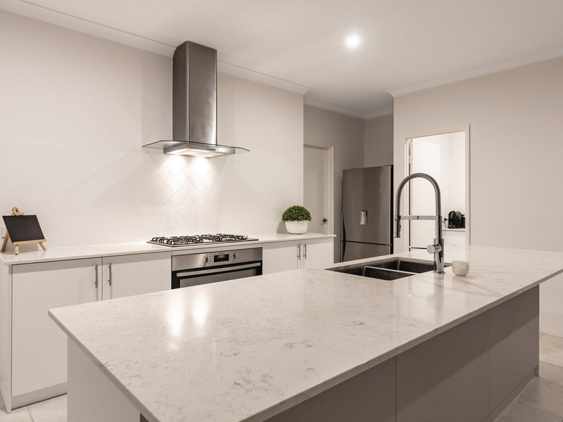 6 Grasmere Way, Aveley WA 6069
