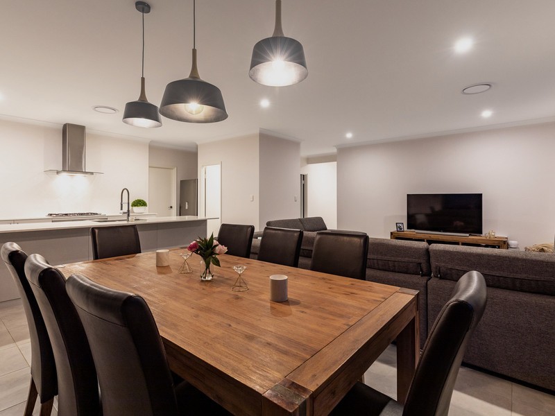 6 Grasmere Way, Aveley WA 6069