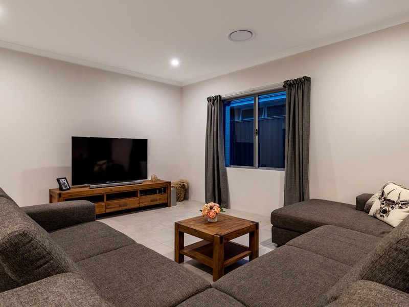 6 Grasmere Way, Aveley WA 6069