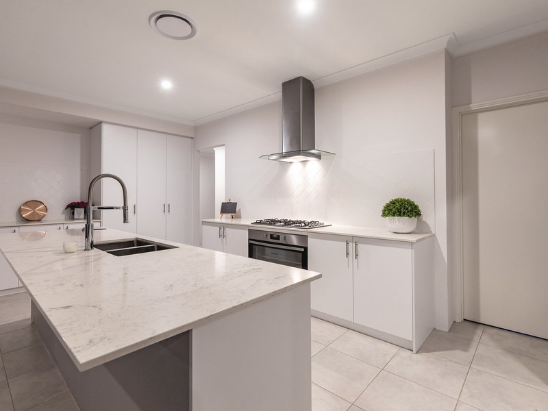 6 Grasmere Way, Aveley WA 6069