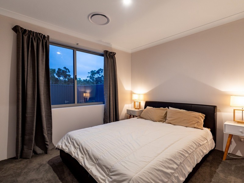 6 Grasmere Way, Aveley WA 6069