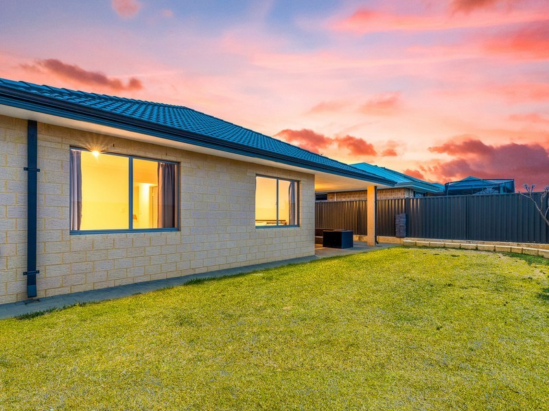 6 Grasmere Way, Aveley WA 6069