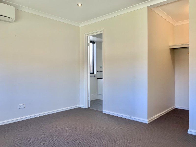 15 Farmaner Parkway, Ellenbrook WA 6069