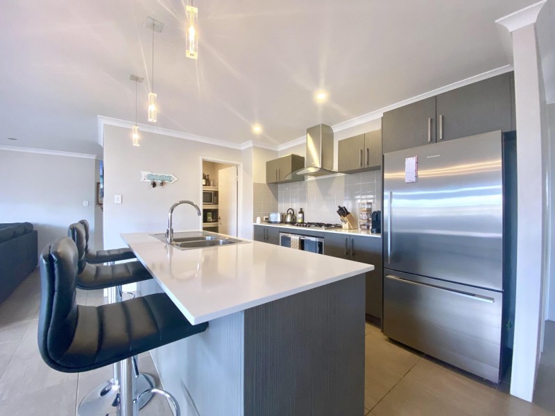 35 Halcyon Crescent, Aveley WA 6069