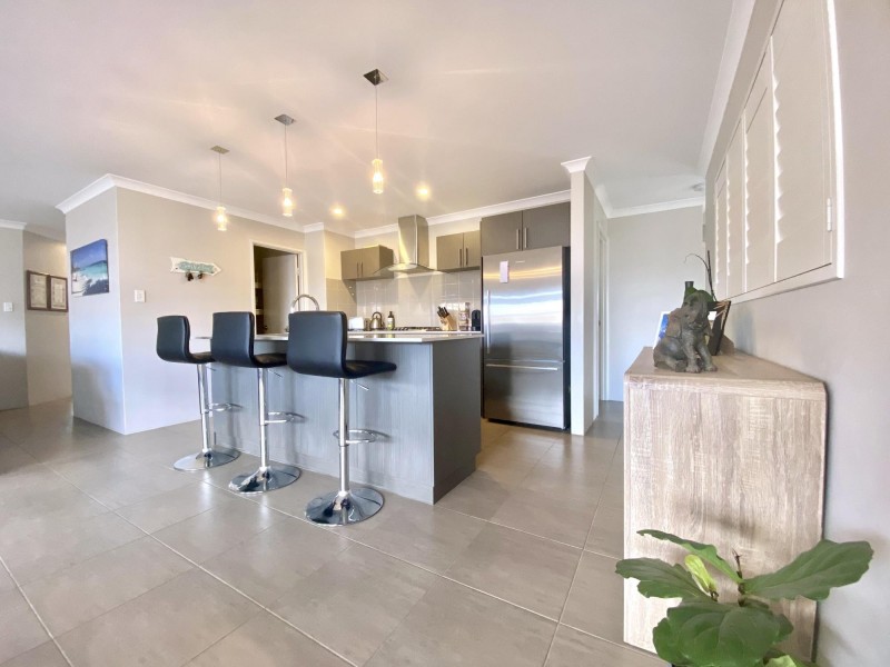 35 Halcyon Crescent, Aveley WA 6069