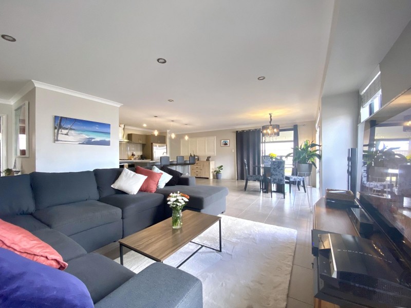 35 Halcyon Crescent, Aveley WA 6069