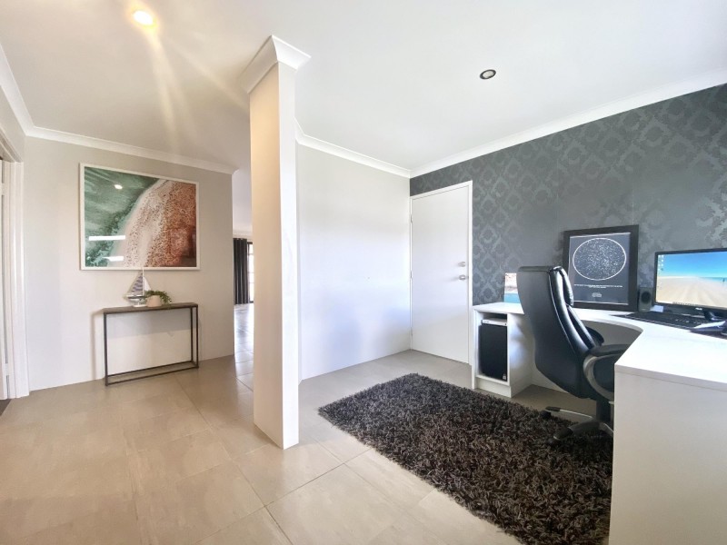 35 Halcyon Crescent, Aveley WA 6069