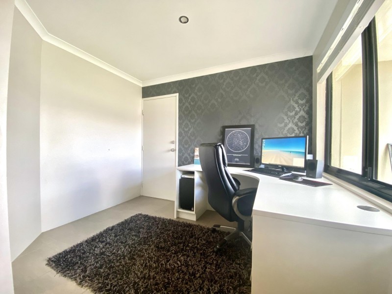 35 Halcyon Crescent, Aveley WA 6069