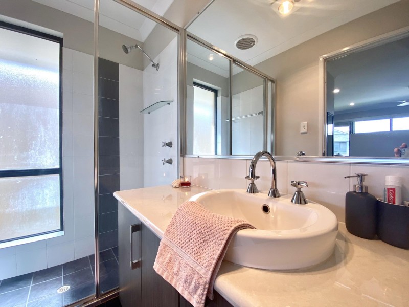 35 Halcyon Crescent, Aveley WA 6069