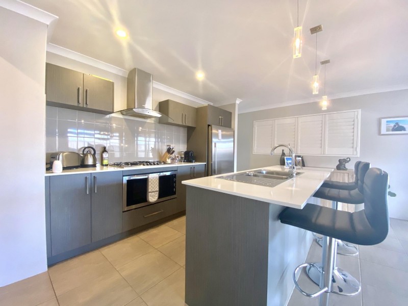 35 Halcyon Crescent, Aveley WA 6069