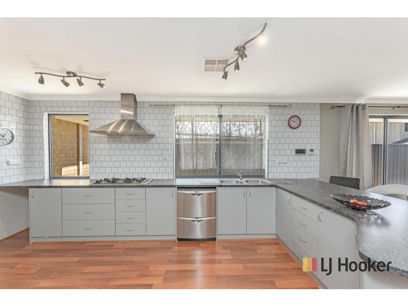 7 Dulegal Way, Aveley WA 6069