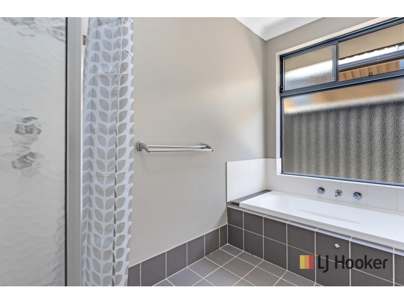 7 Dulegal Way, Aveley WA 6069